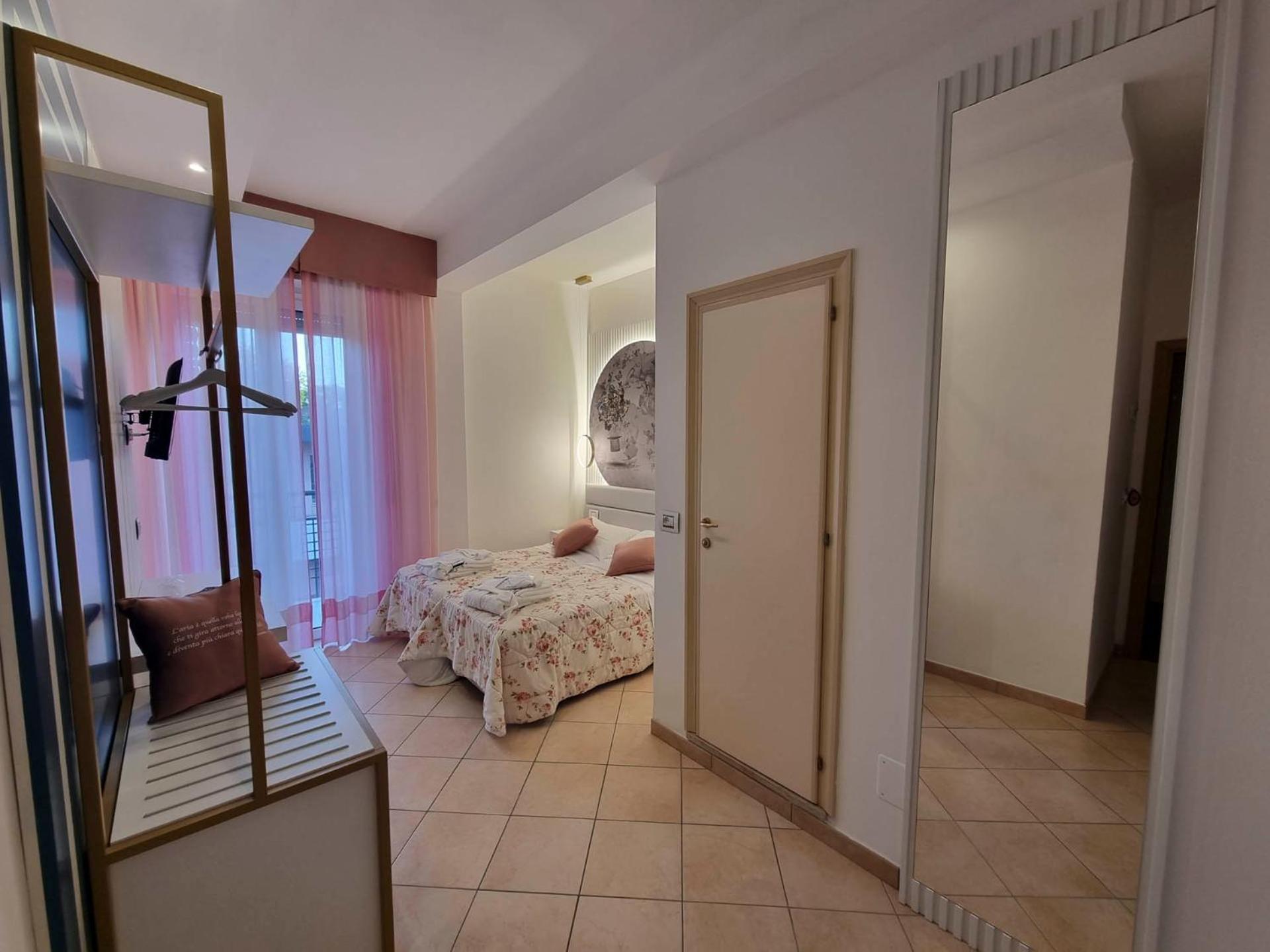 Hotel Angelini Римини Экстерьер фото
