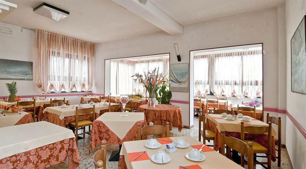 Hotel Angelini Римини Экстерьер фото