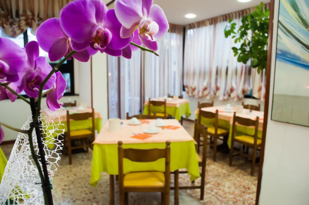 Hotel Angelini Римини Экстерьер фото