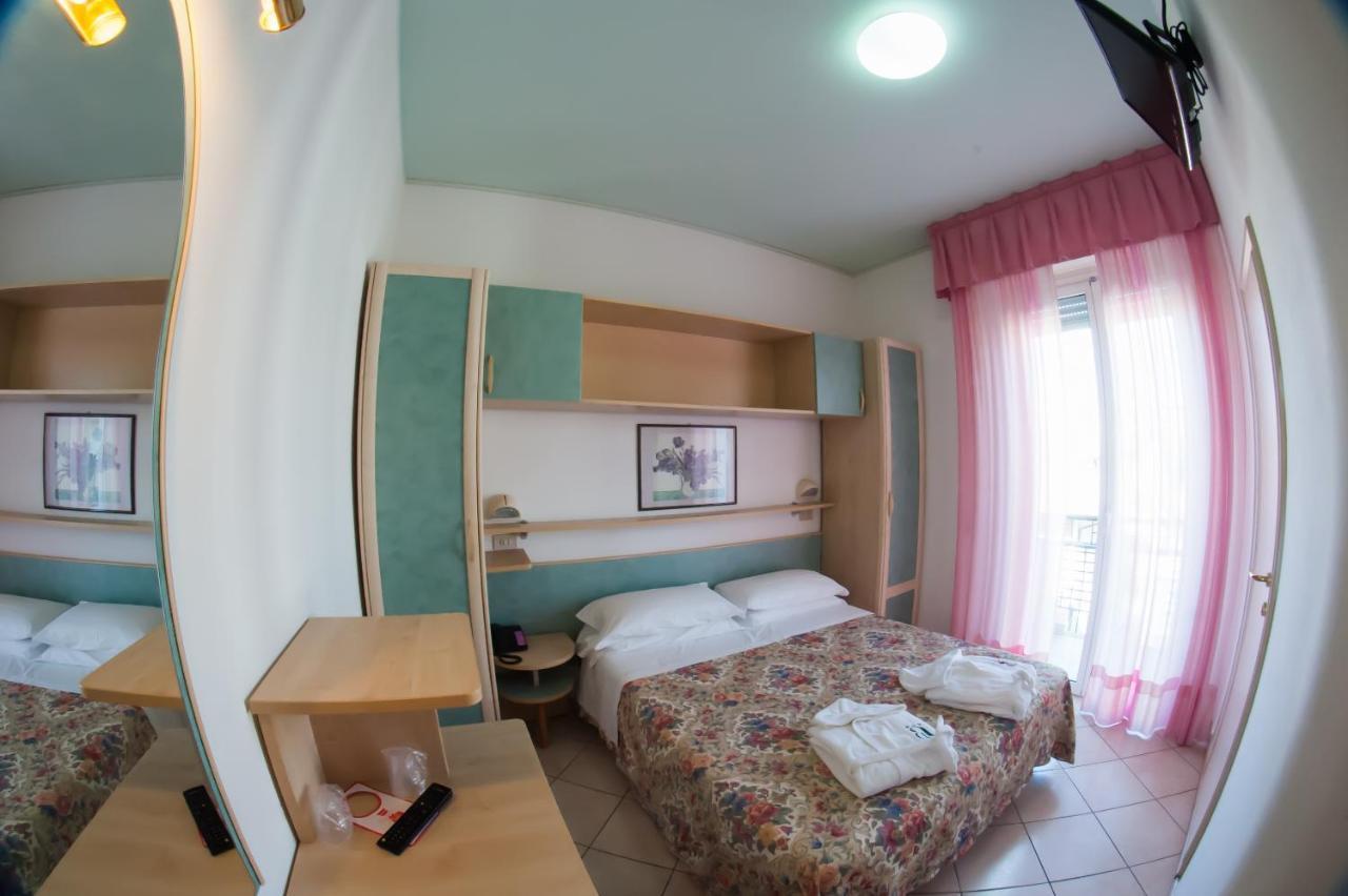 Hotel Angelini Римини Экстерьер фото