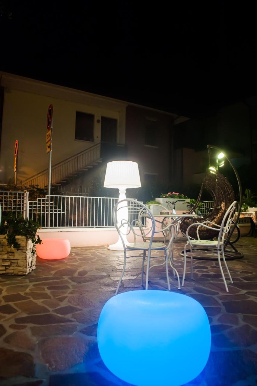 Hotel Angelini Римини Экстерьер фото
