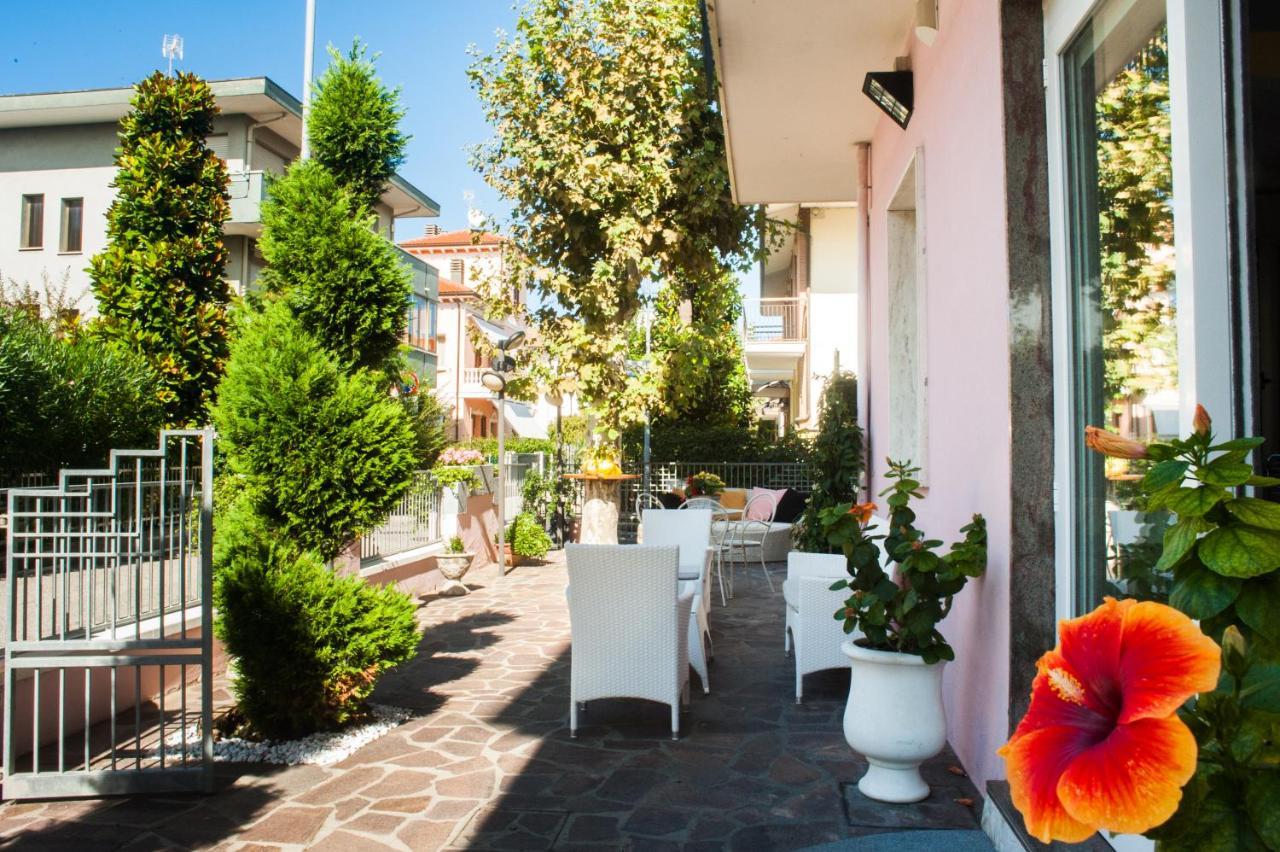 Hotel Angelini Римини Экстерьер фото
