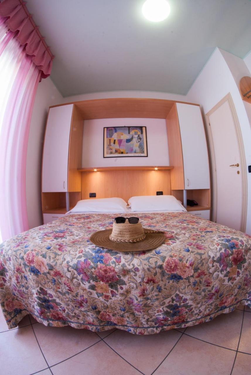 Hotel Angelini Римини Экстерьер фото