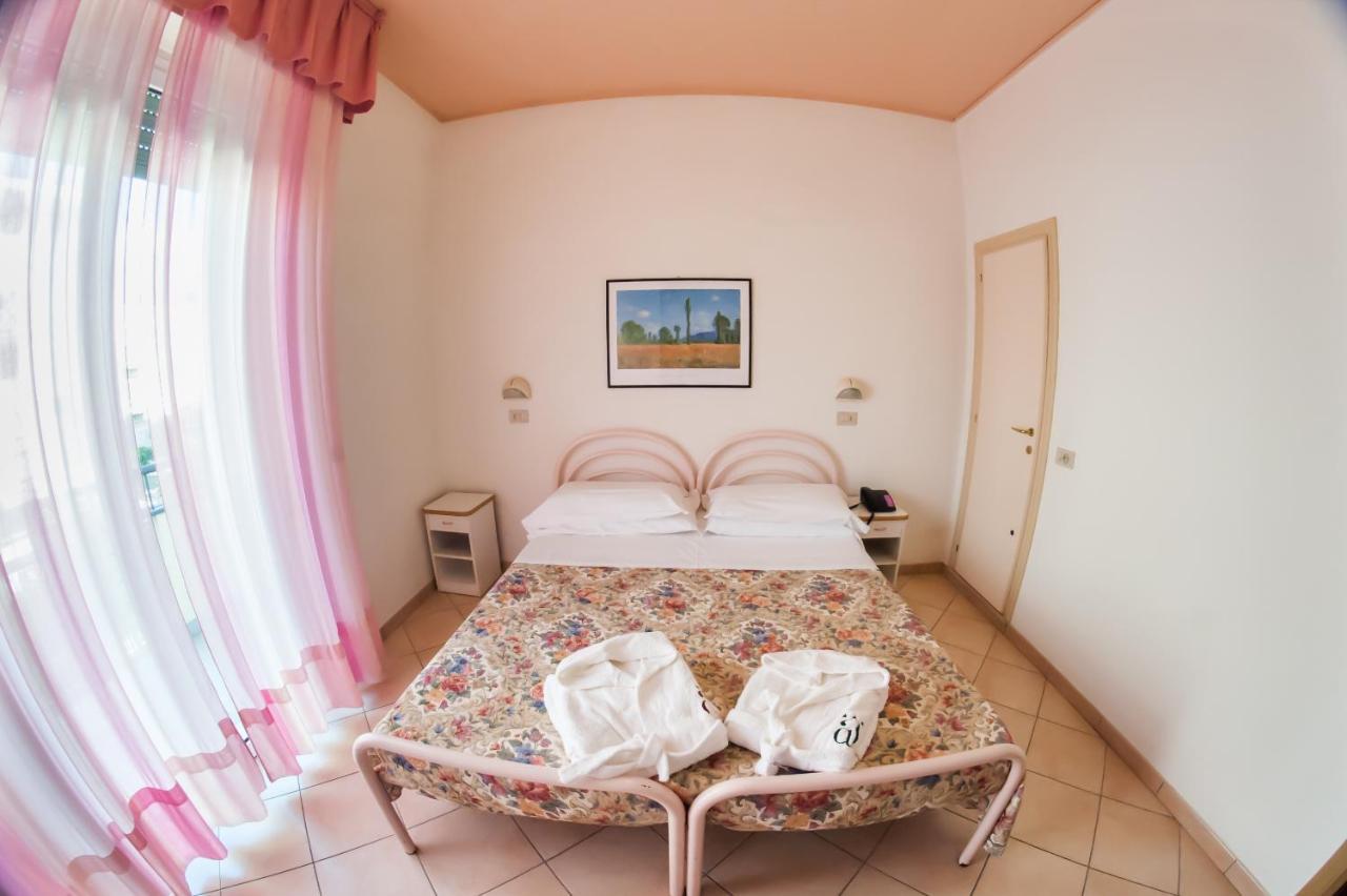 Hotel Angelini Римини Экстерьер фото