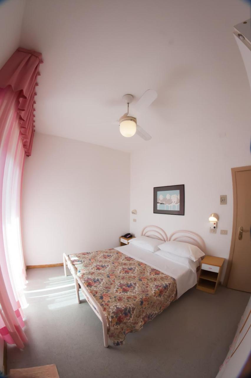 Hotel Angelini Римини Экстерьер фото