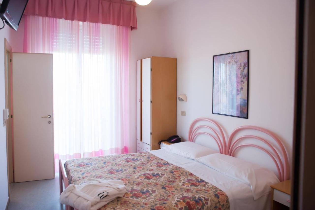 Hotel Angelini Римини Экстерьер фото