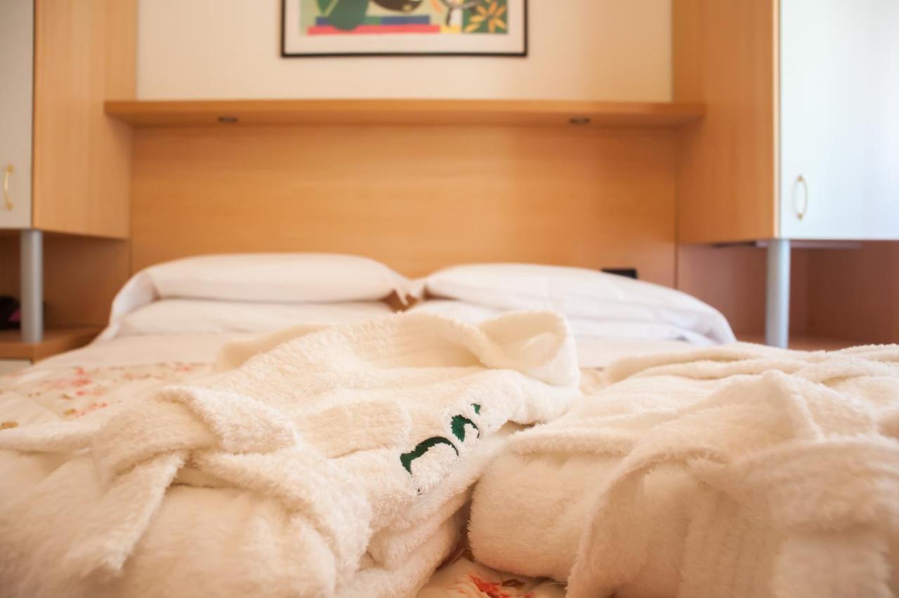 Hotel Angelini Римини Экстерьер фото
