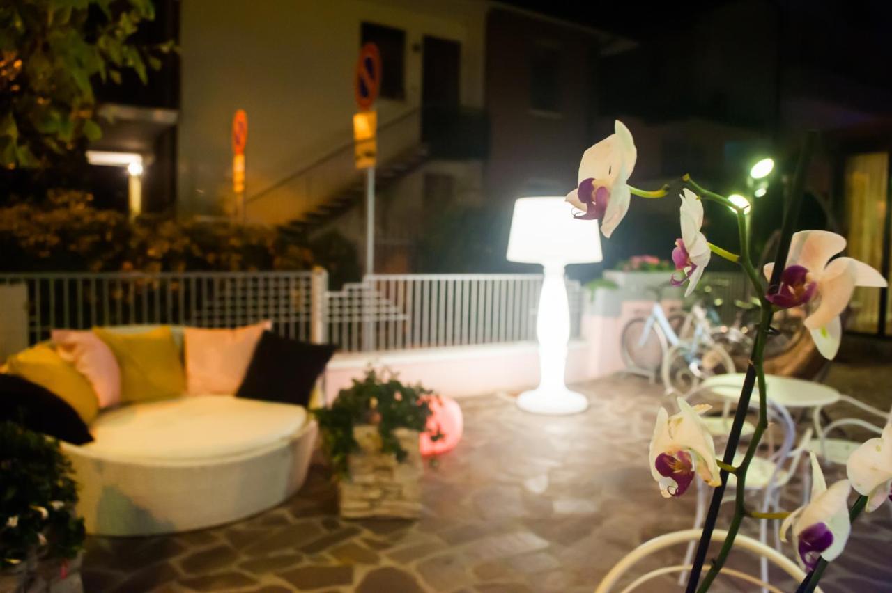 Hotel Angelini Римини Экстерьер фото