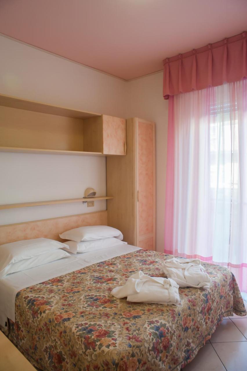 Hotel Angelini Римини Экстерьер фото
